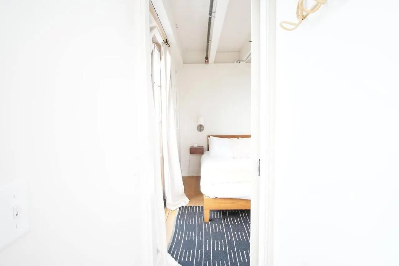 Top-floor 2 Bedroom In Downtown * Savannah