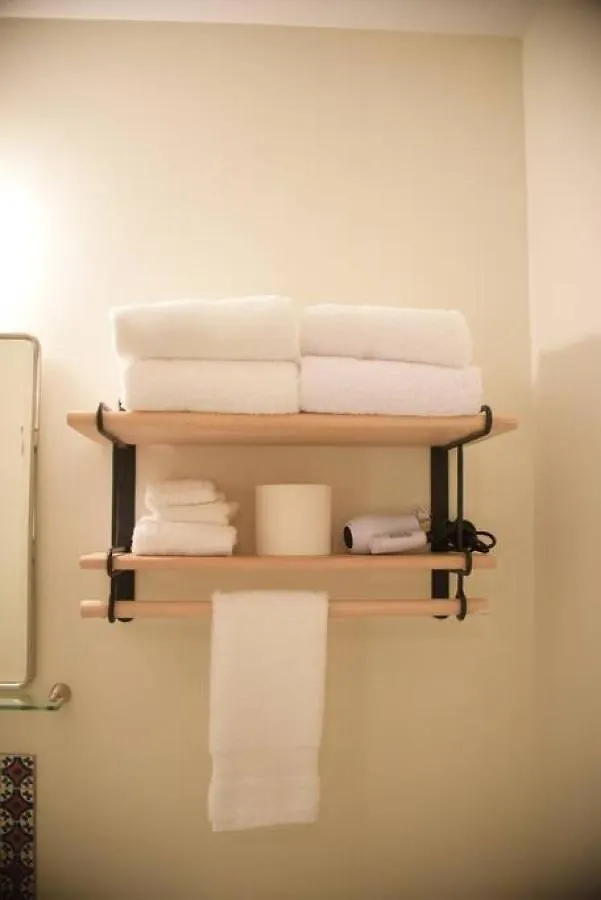 Hip In Downtown Apartment