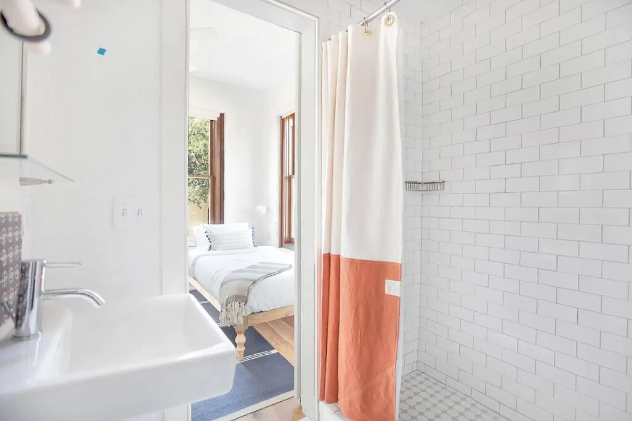 2br In Downtown Holiday home Savannah