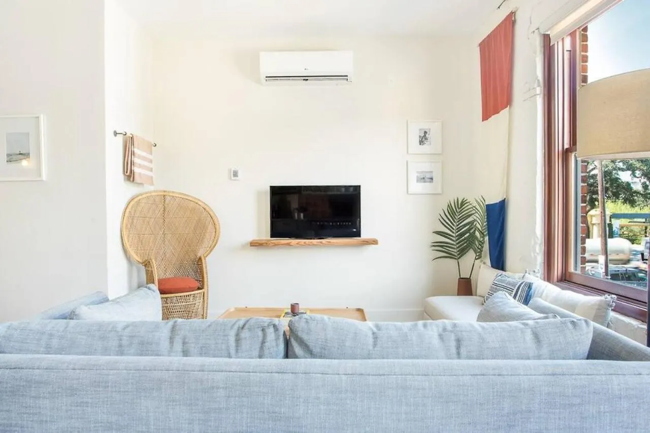 Roomy Hip 2br In * Savannah