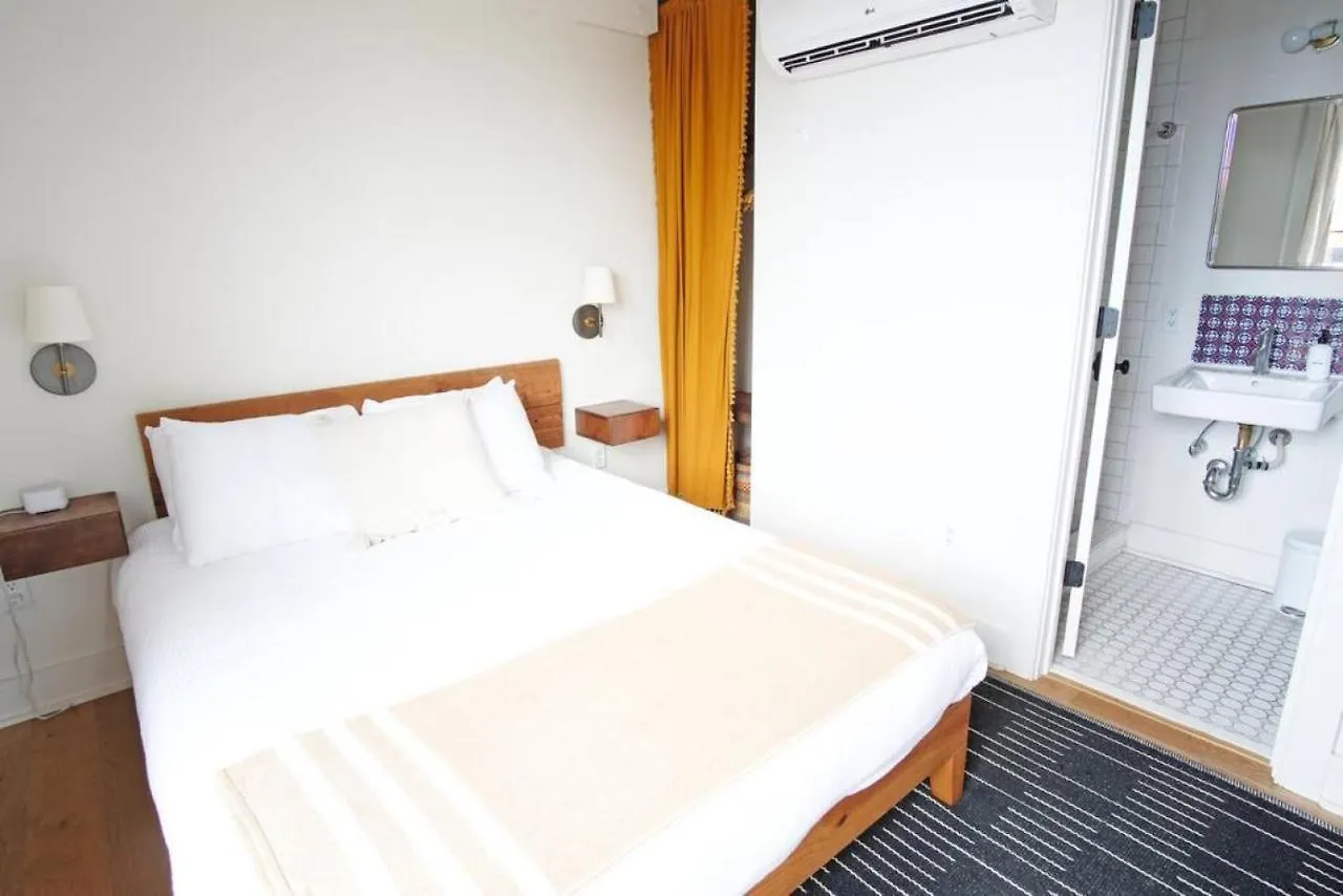 Top-floor 2 Bedroom In Downtown