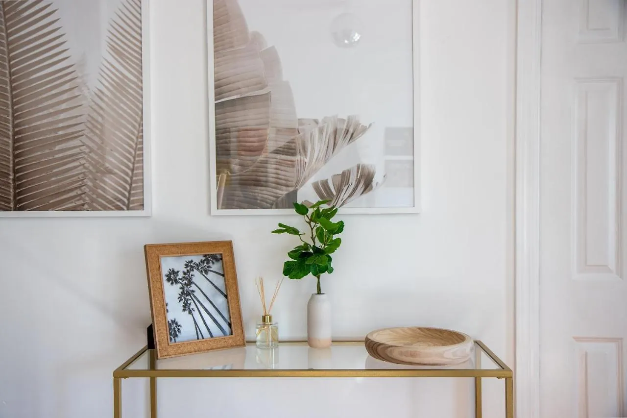 Nature House - Large, Stylish In Savannah