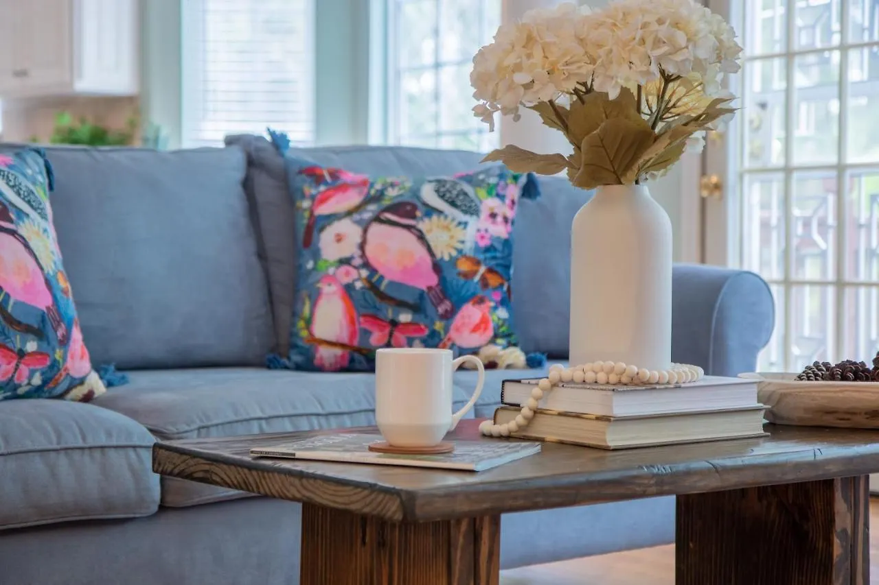 Nature House - Large, Stylish In * Savannah