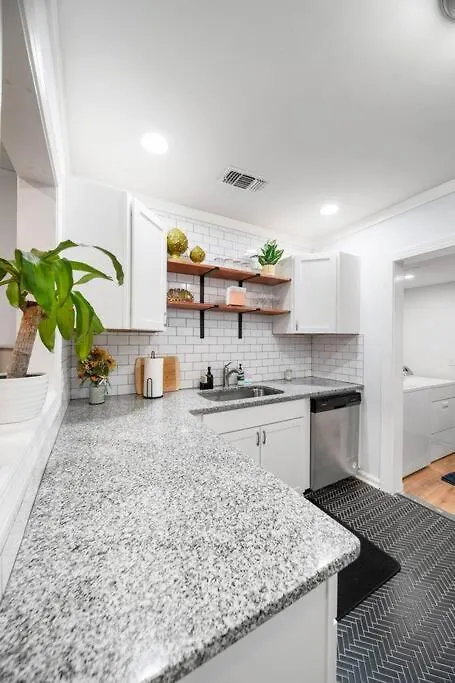 Rare Hidden Gem - Minutes From Downtown & Forsyth! *