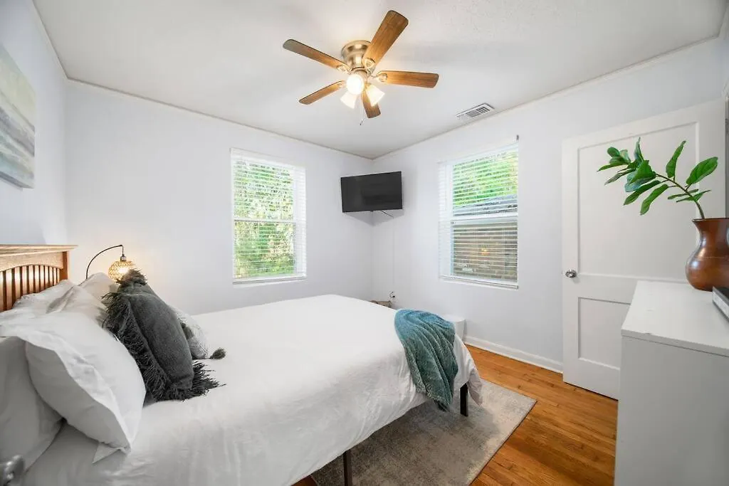 Rare Hidden Gem - Minutes From Downtown & Forsyth! *