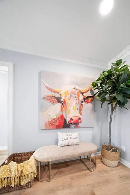 Stylish Urban Nest, Close To Parks And Restaurants Holiday home *