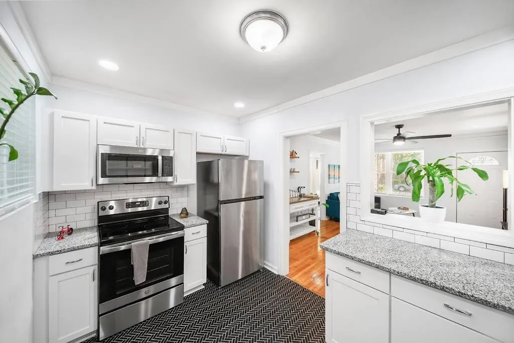 Holiday home Rare Hidden Gem - Minutes From Downtown & Forsyth! Savannah