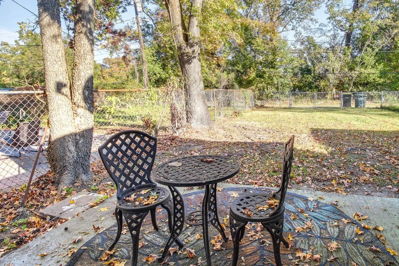 With Yard About 3 Mi To Downtown! * Savannah