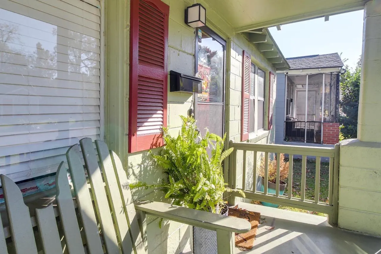 With Yard About 3 Mi To Downtown! Savannah