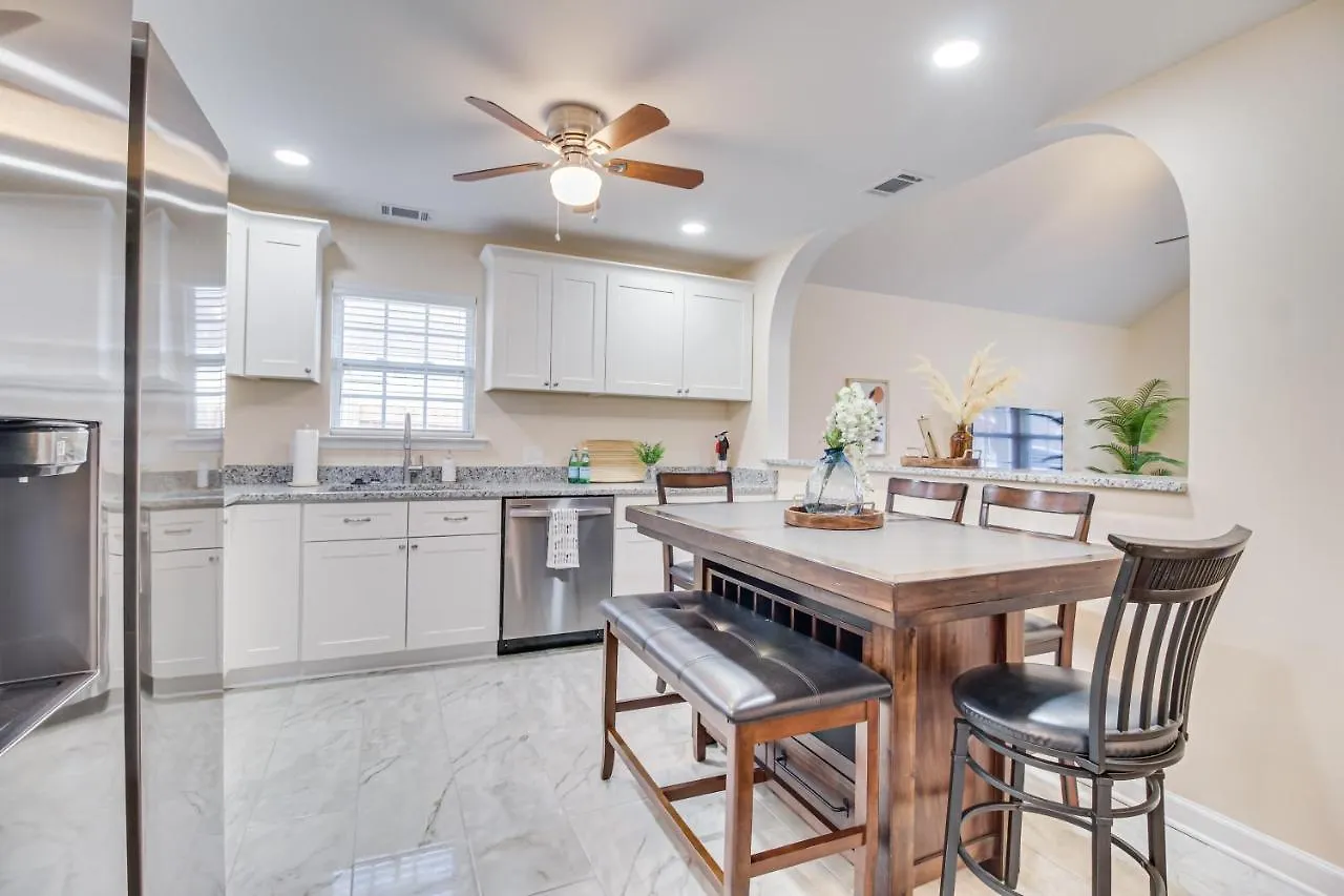Family Near Downtown And Convention Center!