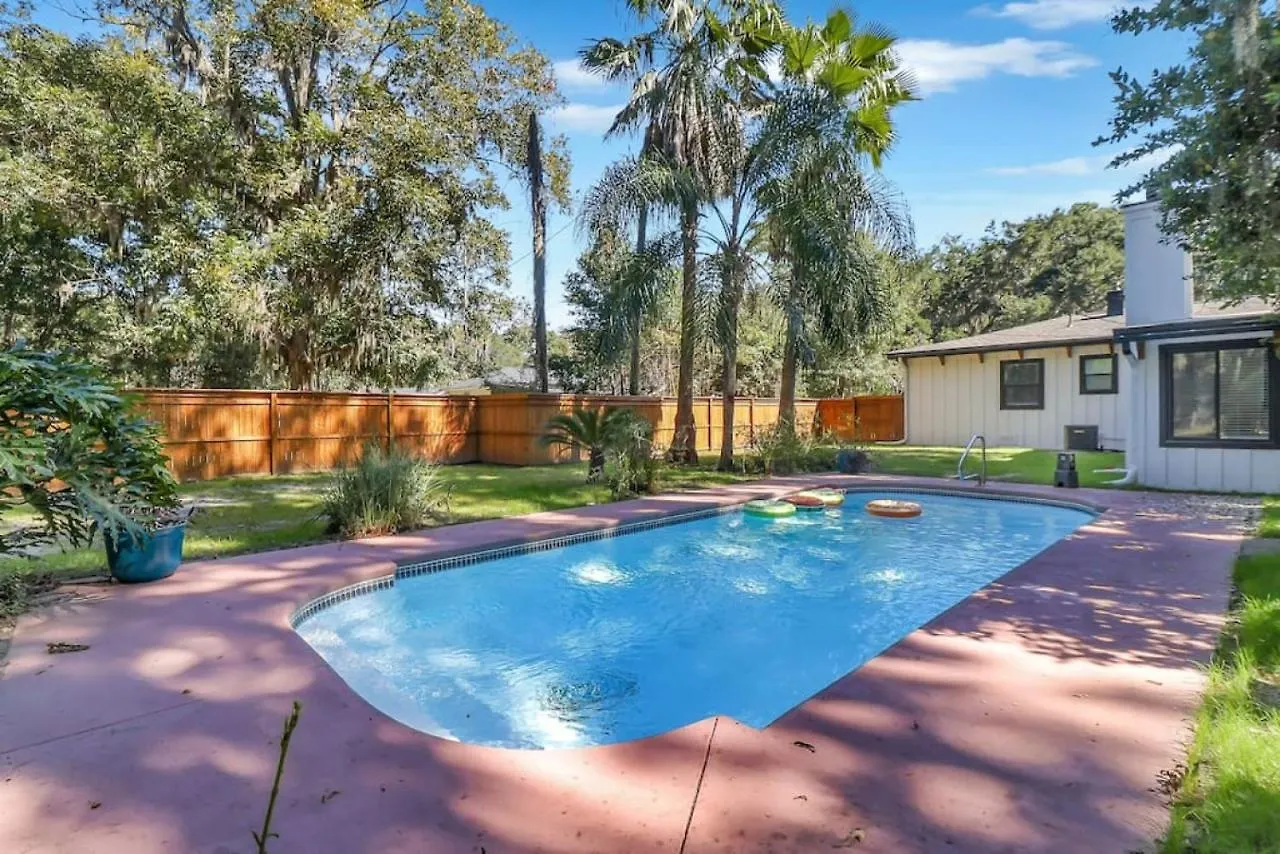 Holiday home Luxury Retreat Heated Pool And Pet Friendly Savannah