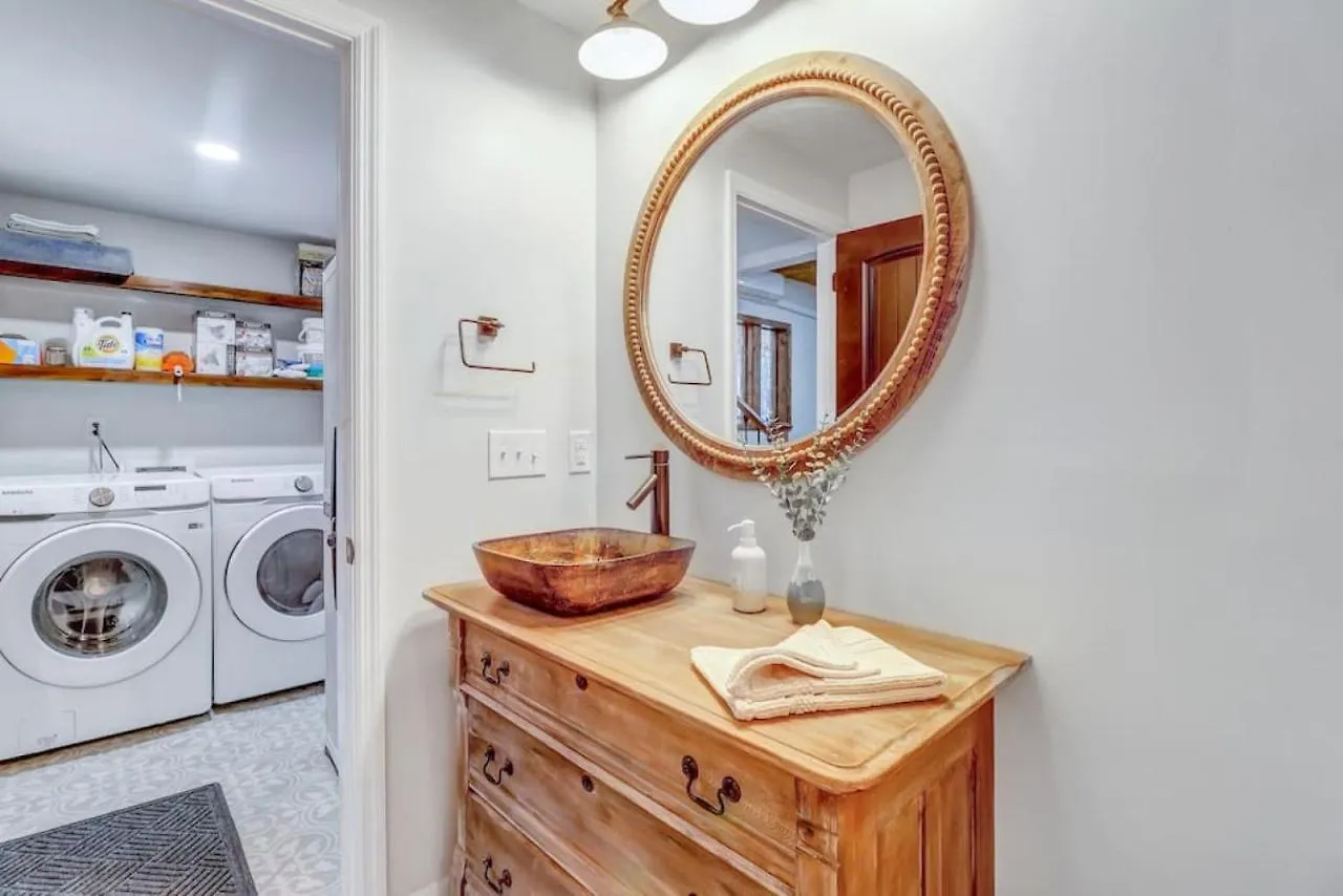 Luxury Retreat Heated Pool And Pet Friendly Savannah