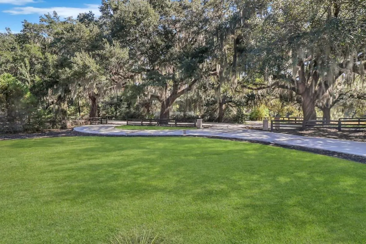 Luxury Retreat Heated Pool And Pet Friendly