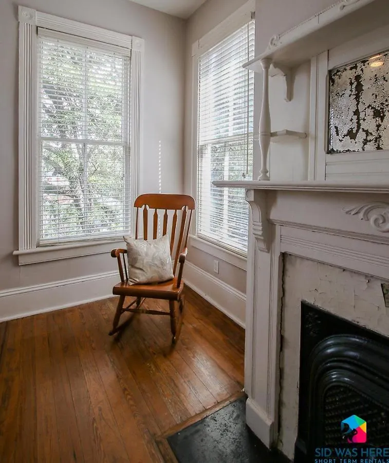 Victorian Getaway Close To Forsyth Park Pets Holiday home
