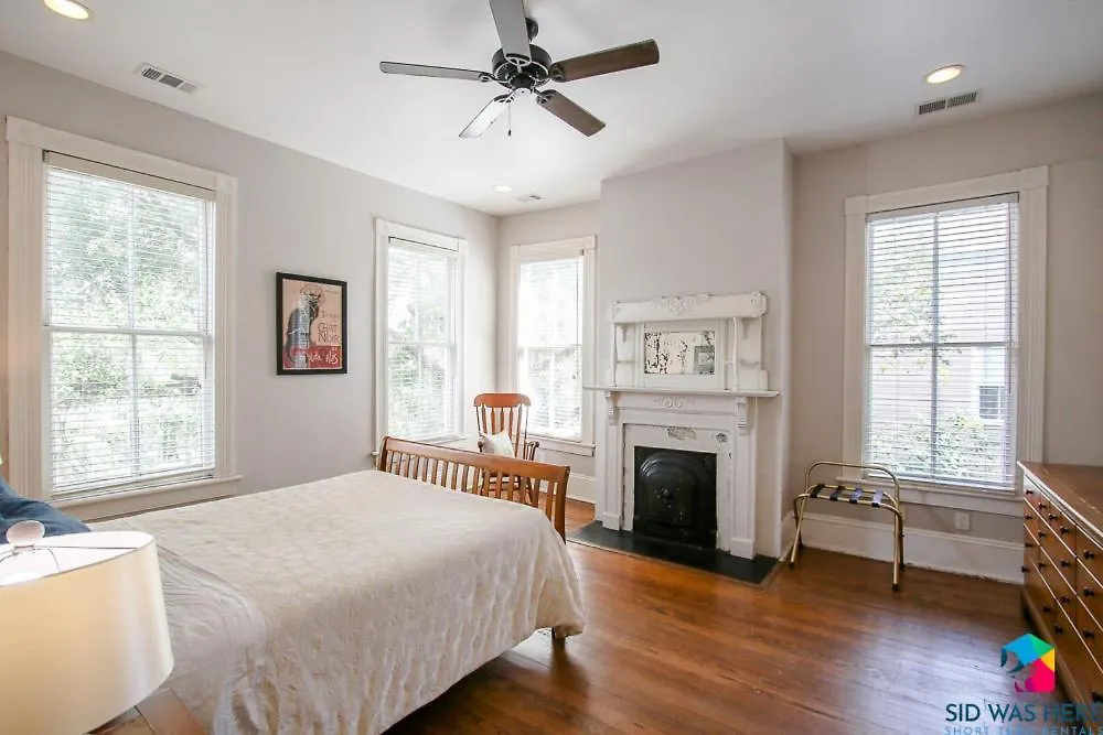 Victorian Getaway Close To Forsyth Park Pets