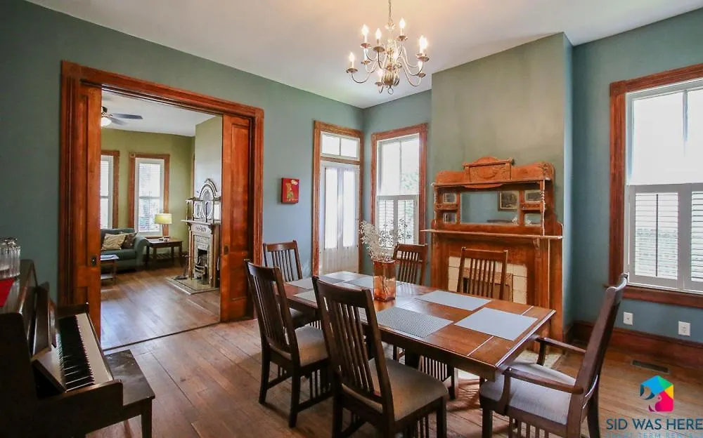 Victorian Getaway Close To Forsyth Park Pets Holiday home