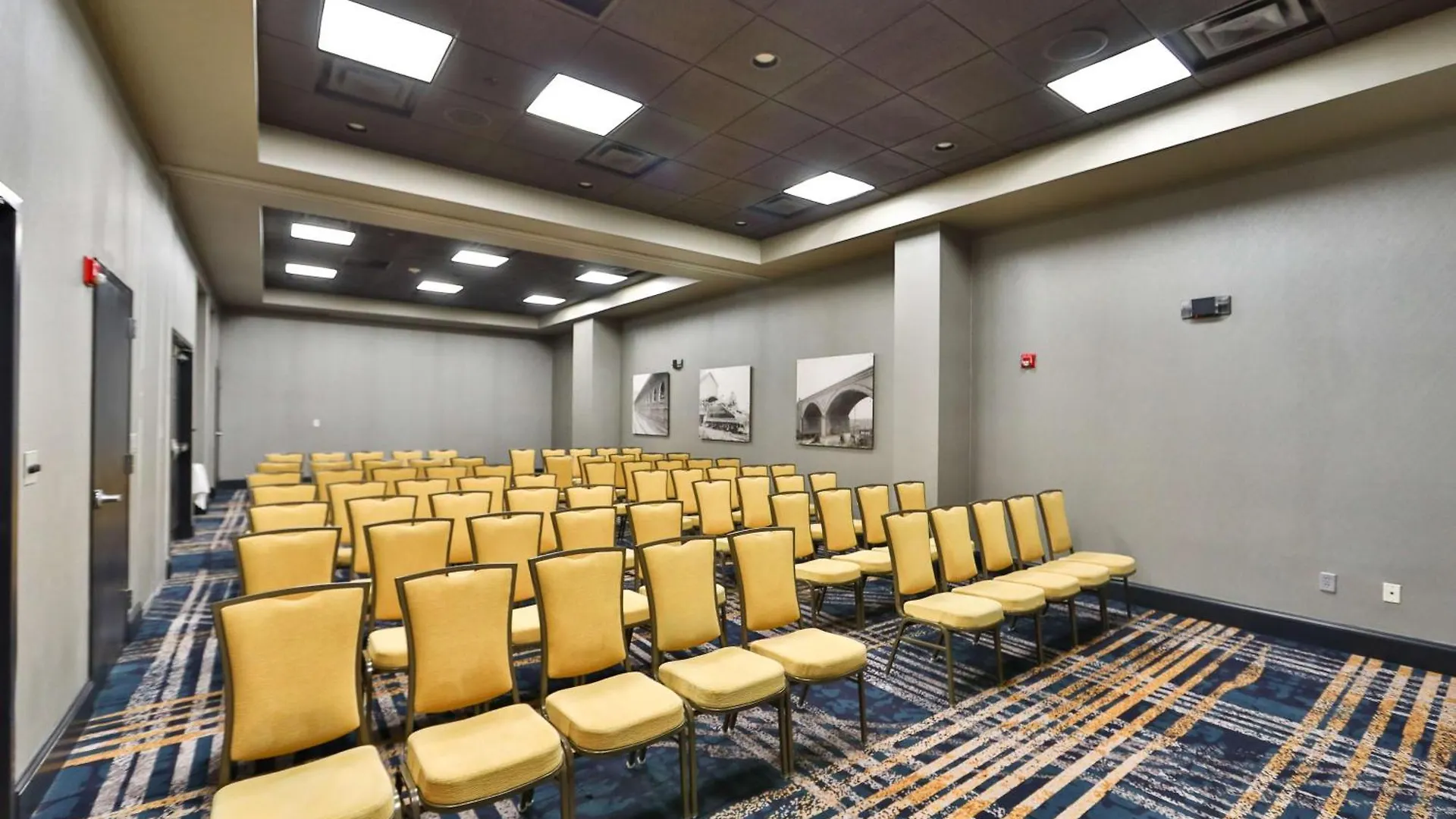מלון Hilton Garden Historic District 3*