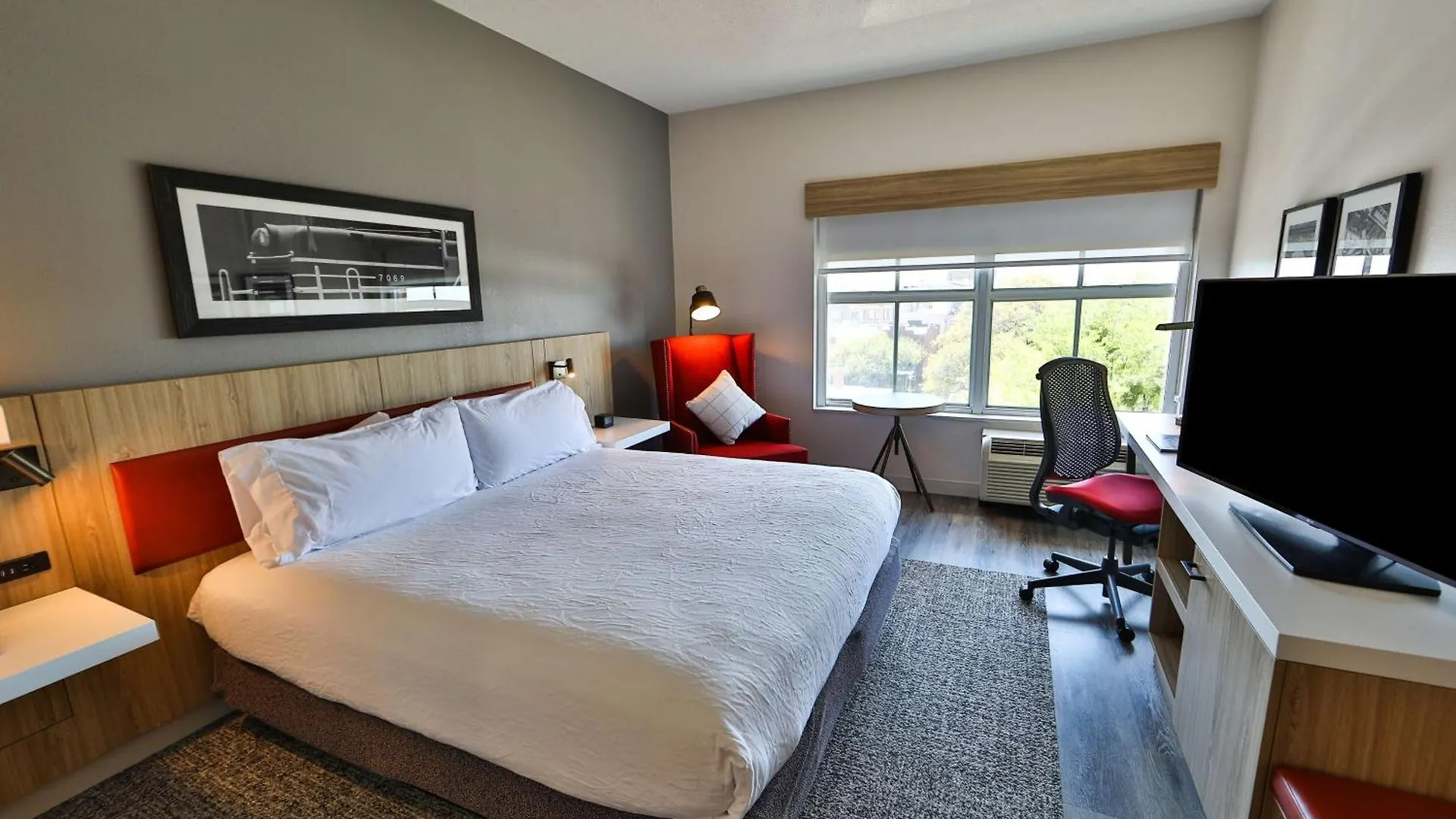 מלון Hilton Garden Historic District 3*