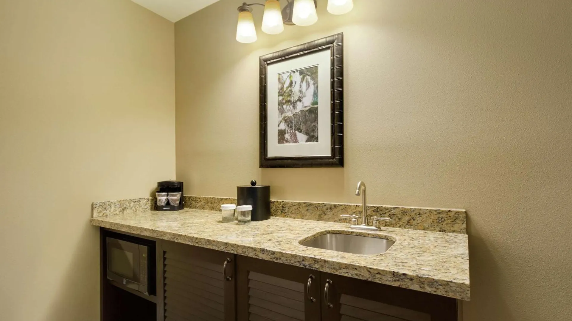 Hotel Embassy Historic District 4*