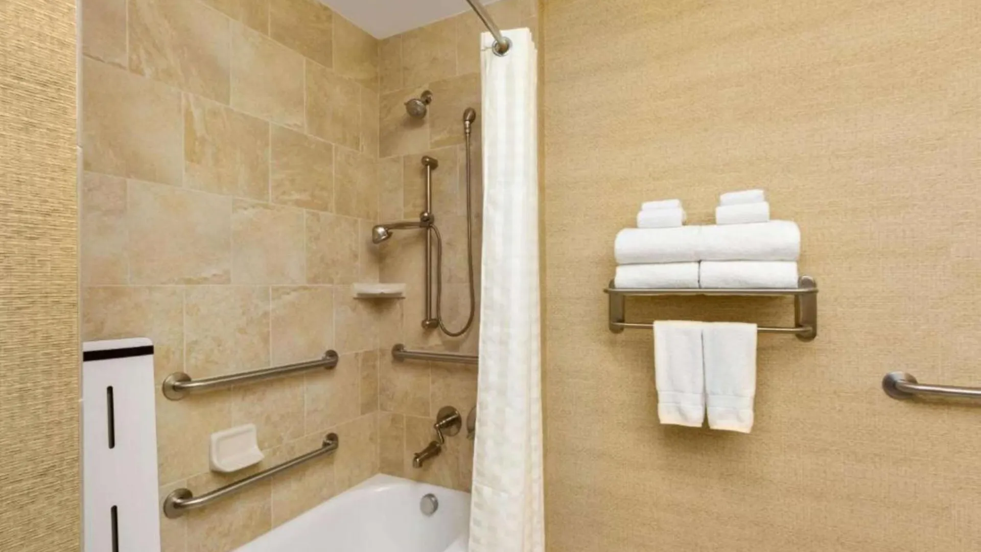Hotel Embassy Historic District 4*