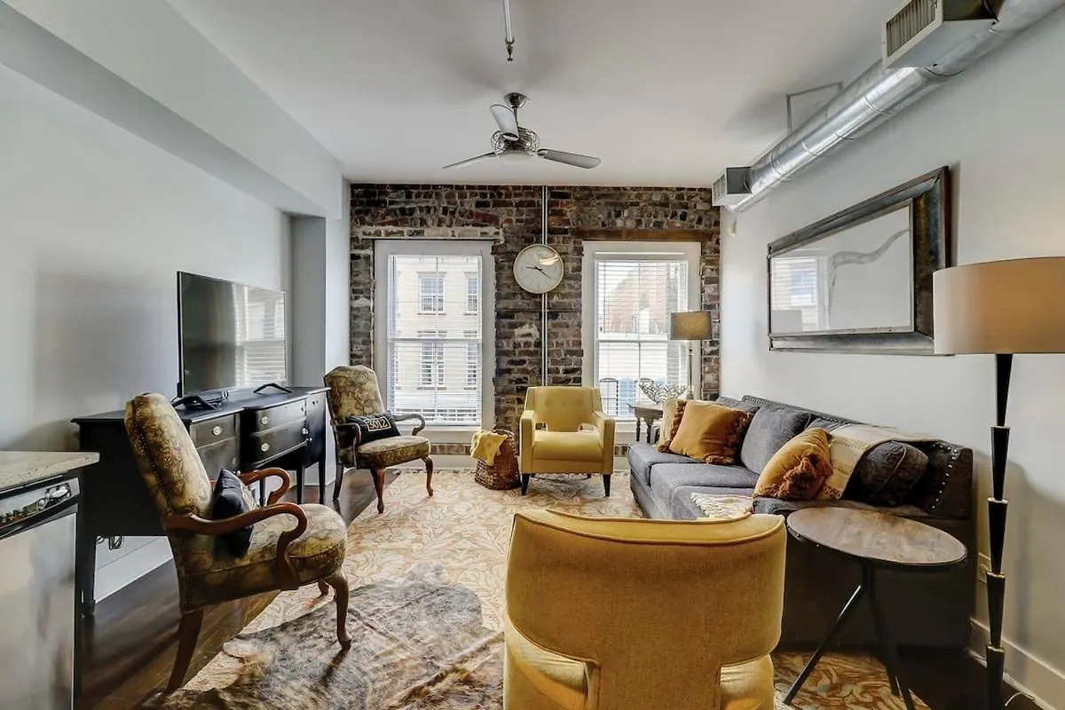 Old Towne Loft On Broughton -steps To Market Apartment Savannah