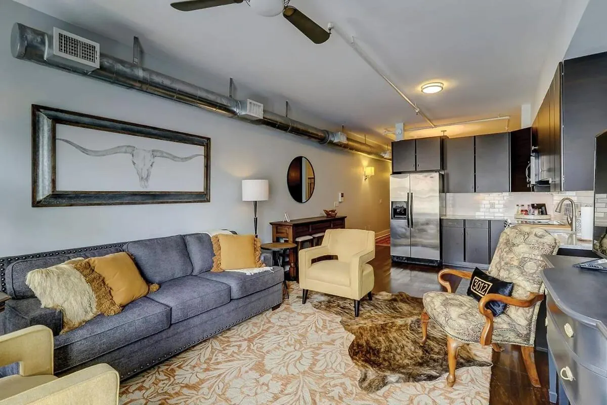 Old Towne Loft On Broughton -steps To Market *