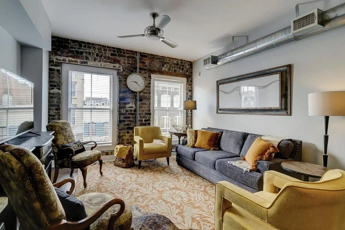 Apartment Old Towne Loft On Broughton -steps To Market Savannah