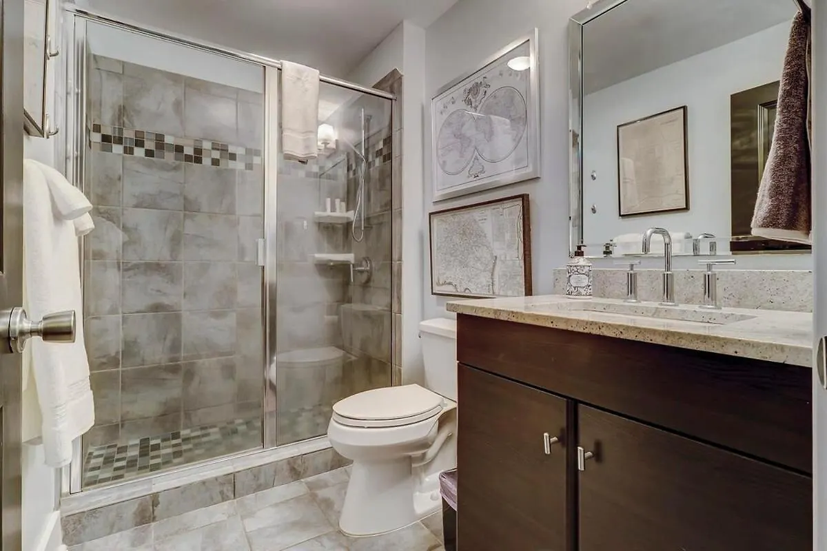 Apartment Old Towne Loft On Broughton -steps To Market *