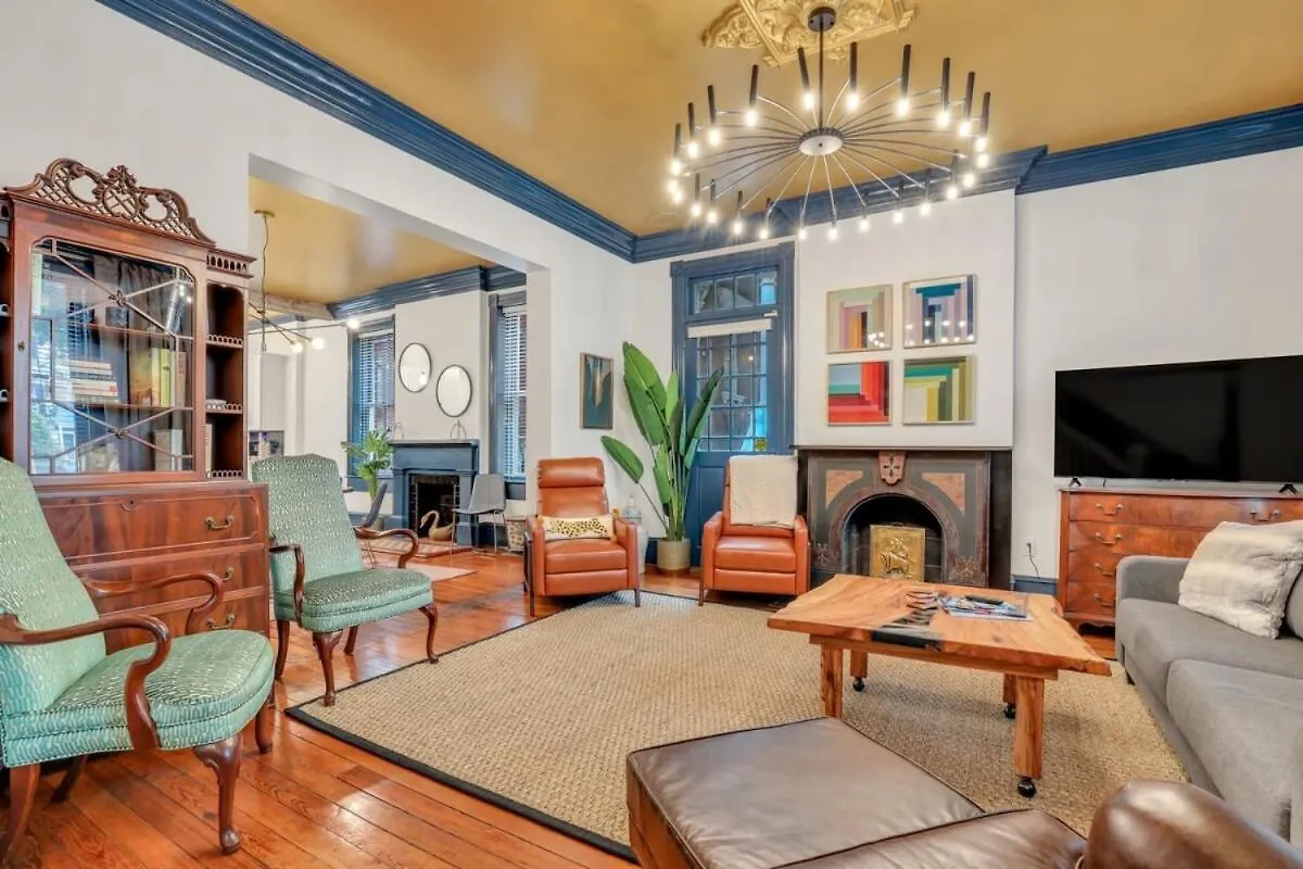 The Palm House-downtown Private Patio Luxury Holiday home