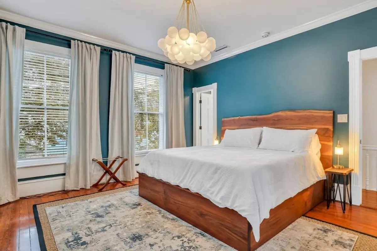 Holiday home The Palm House-downtown Private Patio Luxury *