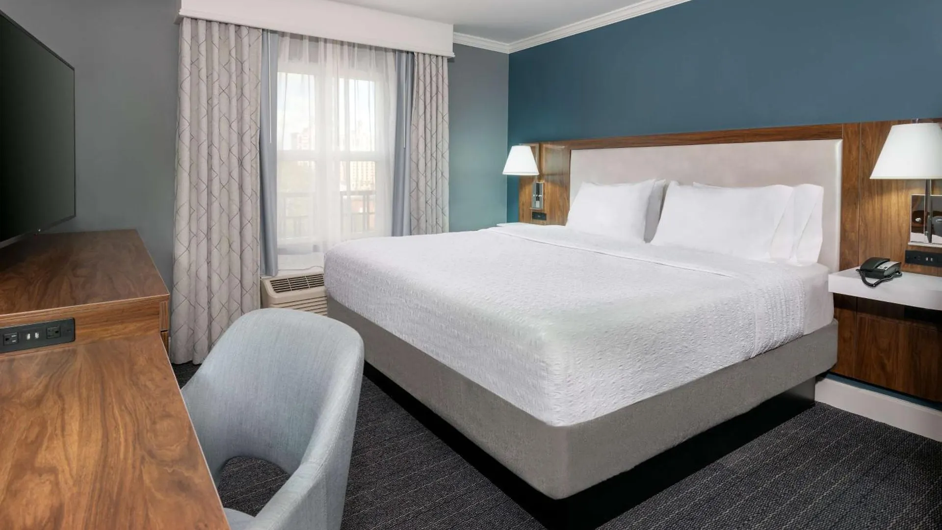 Hotel Hampton Historic District 3*