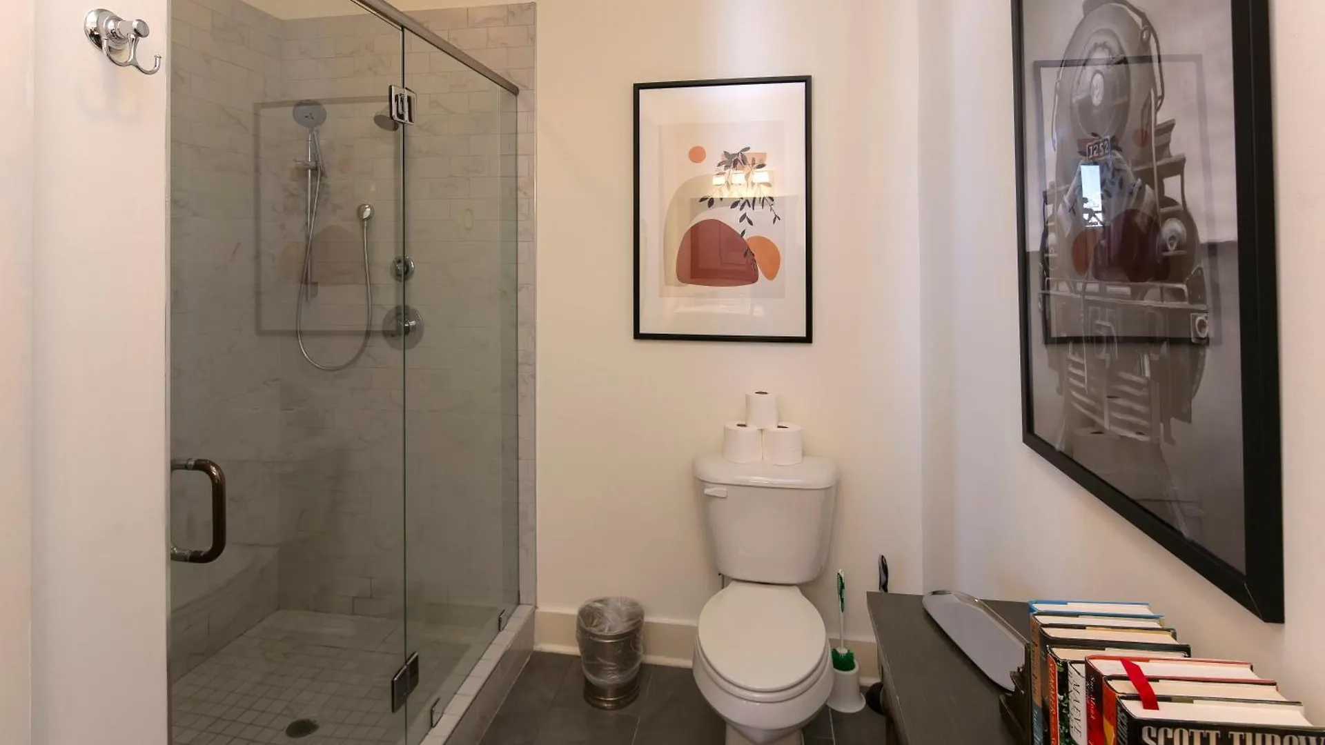 Corner View Broughton Penthouse With Free Reserved Parking Savannah