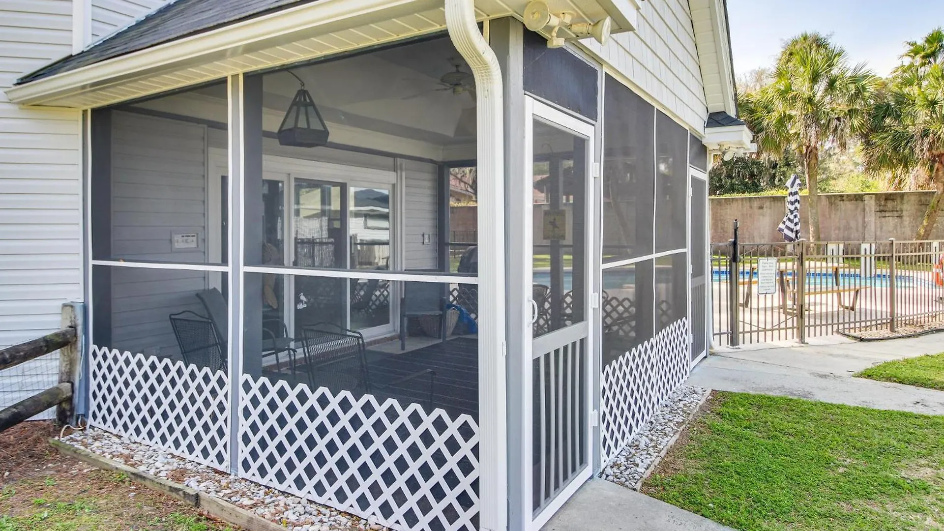 Riverfront Getaway With Pool And Dock! Holiday home