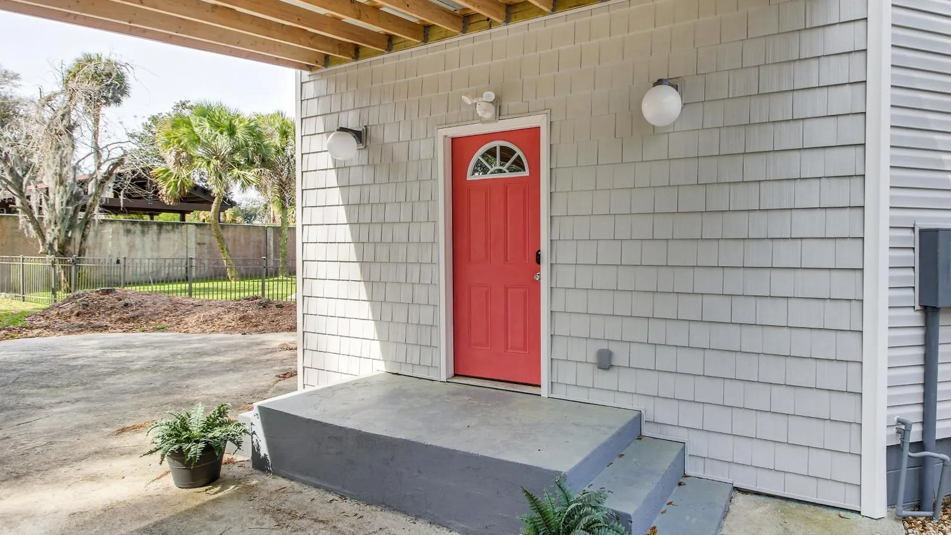 Riverfront Getaway With Pool And Dock! *