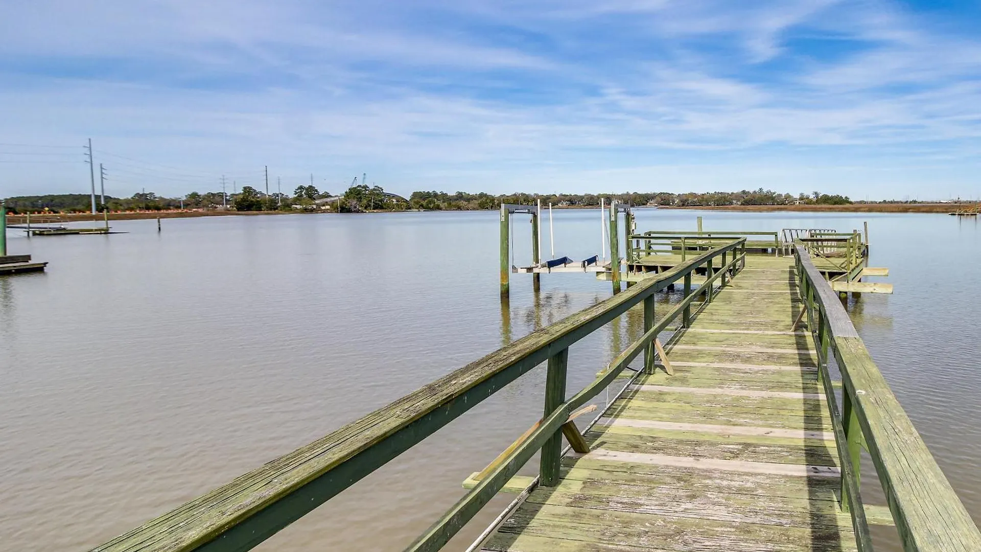 Riverfront Getaway With Pool And Dock! Holiday home *