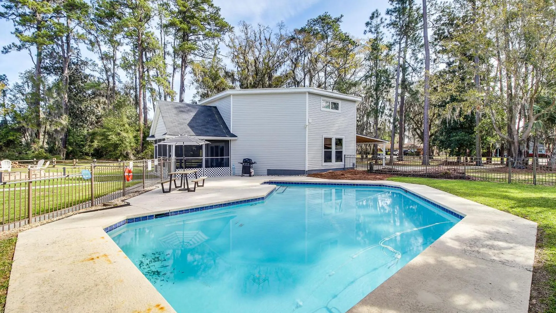 Holiday home Riverfront Getaway With Pool And Dock! Savannah