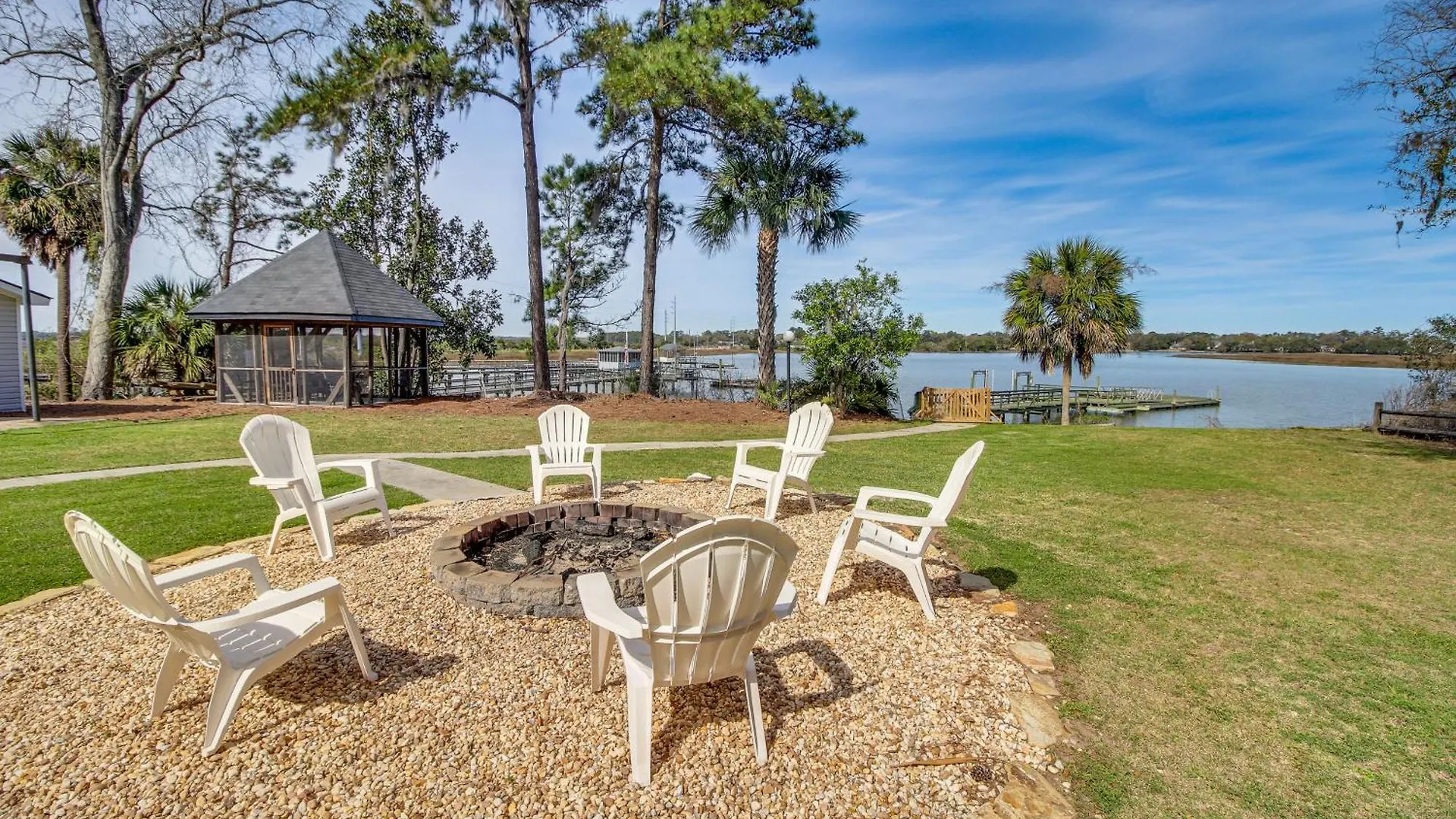 Holiday home Riverfront Getaway With Pool And Dock!