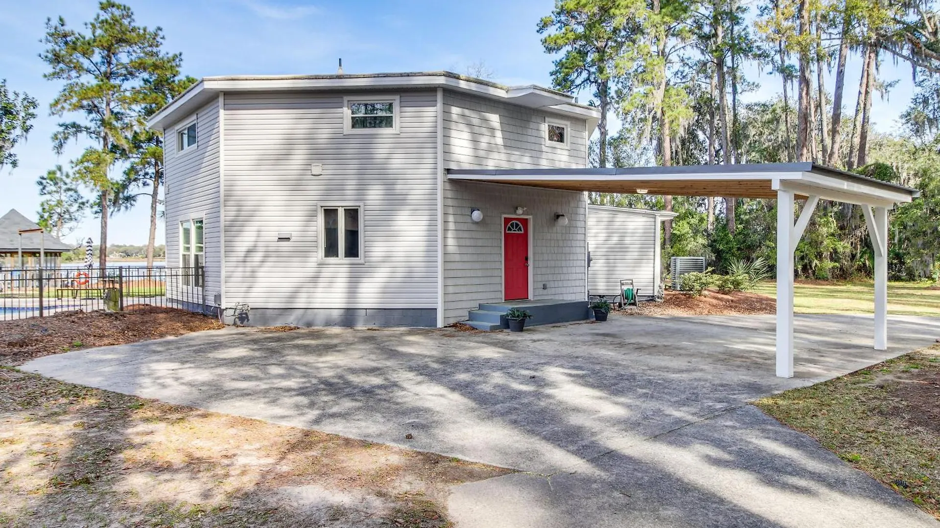 Riverfront Getaway With Pool And Dock! *
