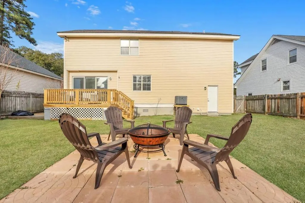 The Dream House: 3 Bed 3 Bath Apartment