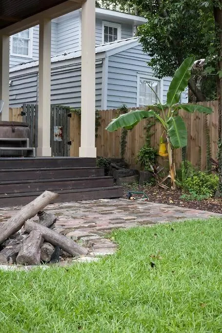 Secret Garden W/ Hot Tub: Near Forsyth Park Savannah