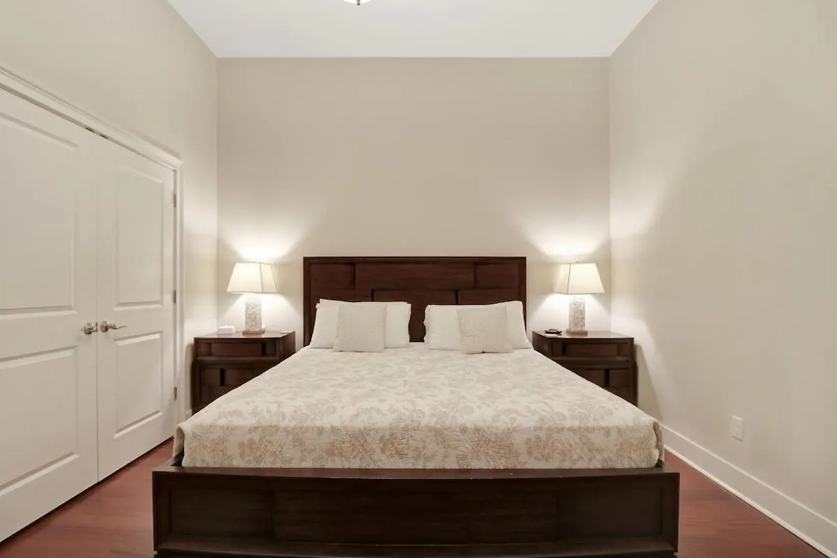 Apartment Downtown Loft- Steps Away From Plant Riverside! *