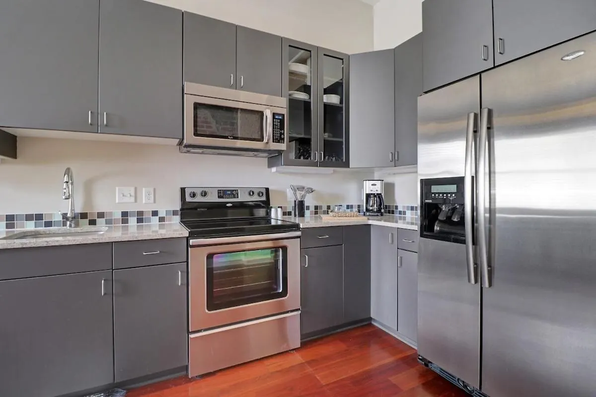 Downtown Loft- Steps Away From Plant Riverside!