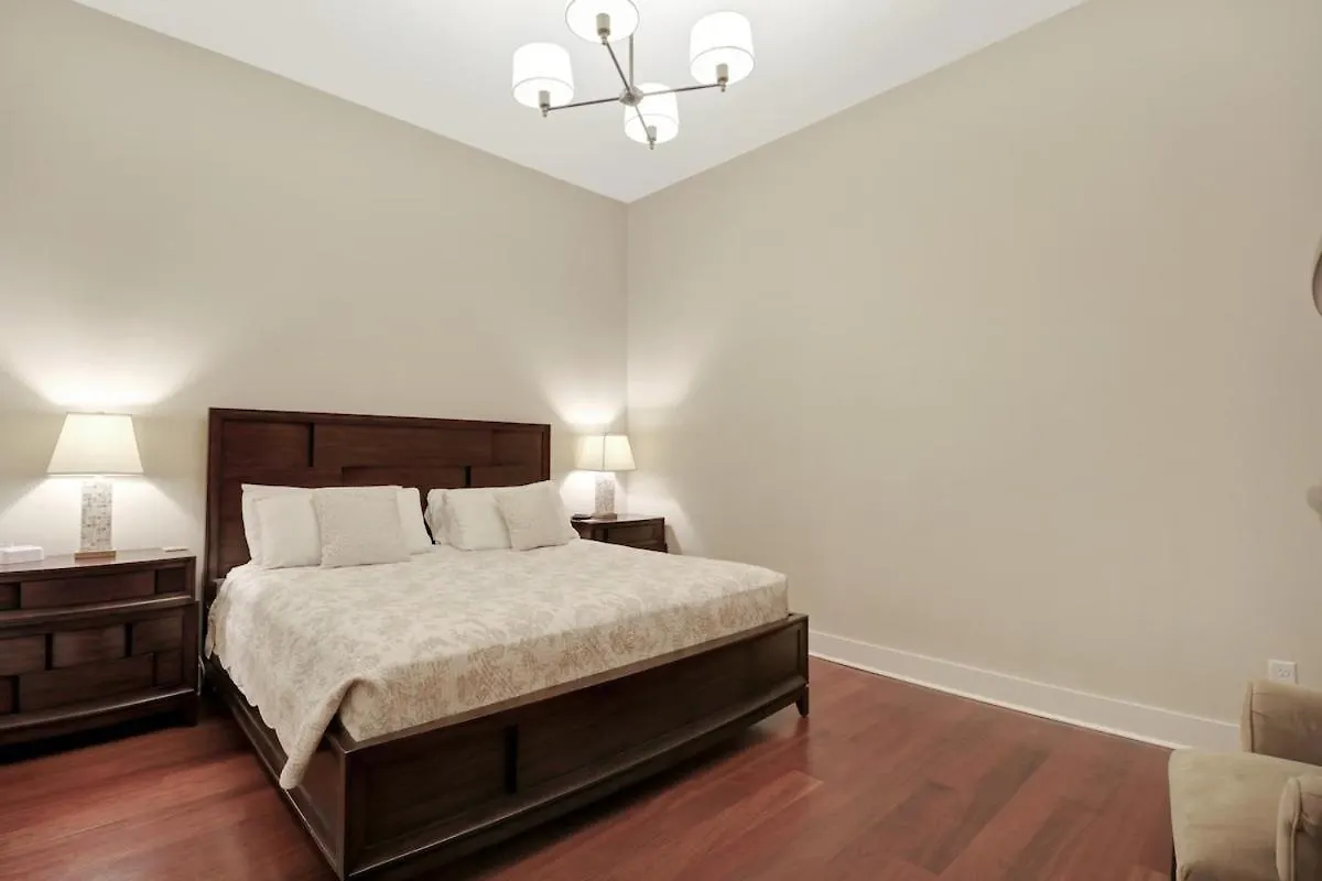 Downtown Loft- Steps Away From Plant Riverside! Apartment *