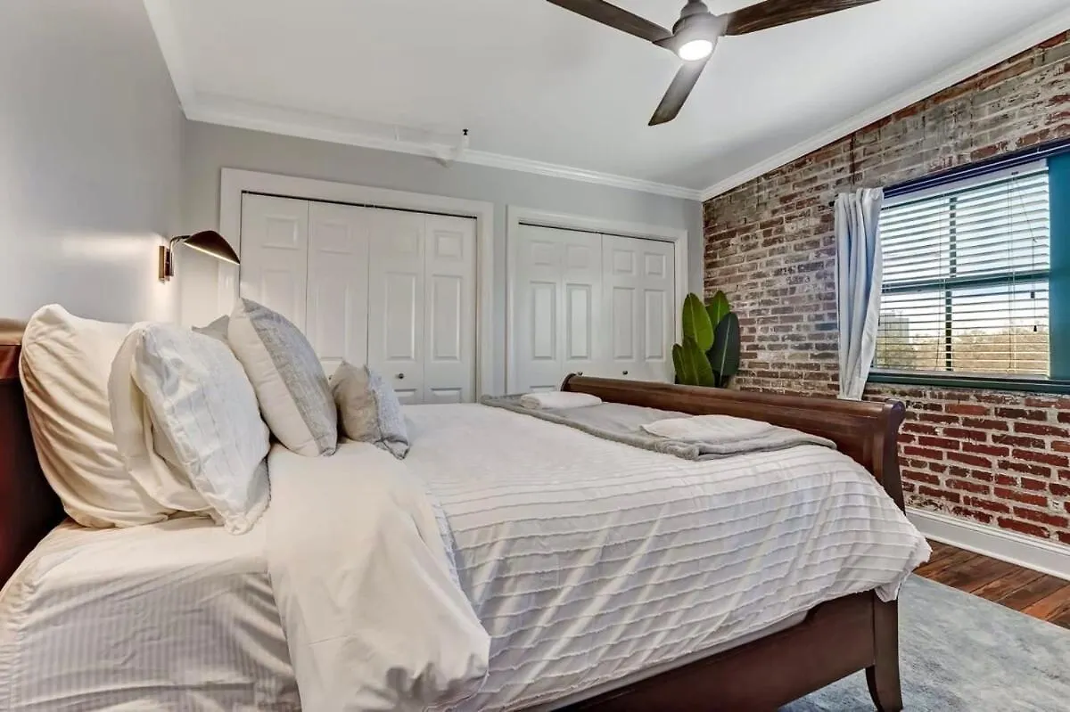 West End Loft - Downtown 5 Min Walk To River St 아파트