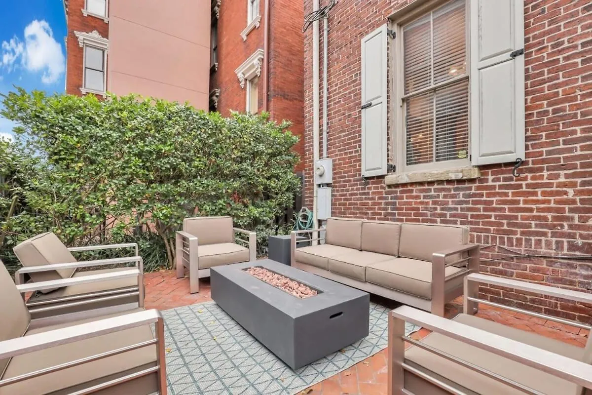 The Palm House-downtown Private Patio Luxury Holiday home Savannah