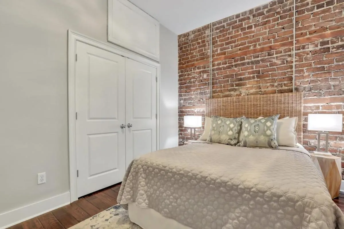 Broughton Street - Steps To Everything Apartment