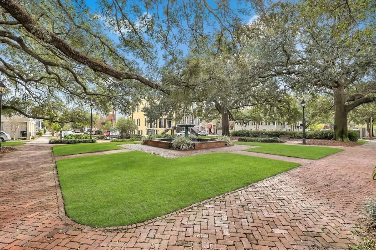 The Palm House-downtown Private Patio Luxury Savannah