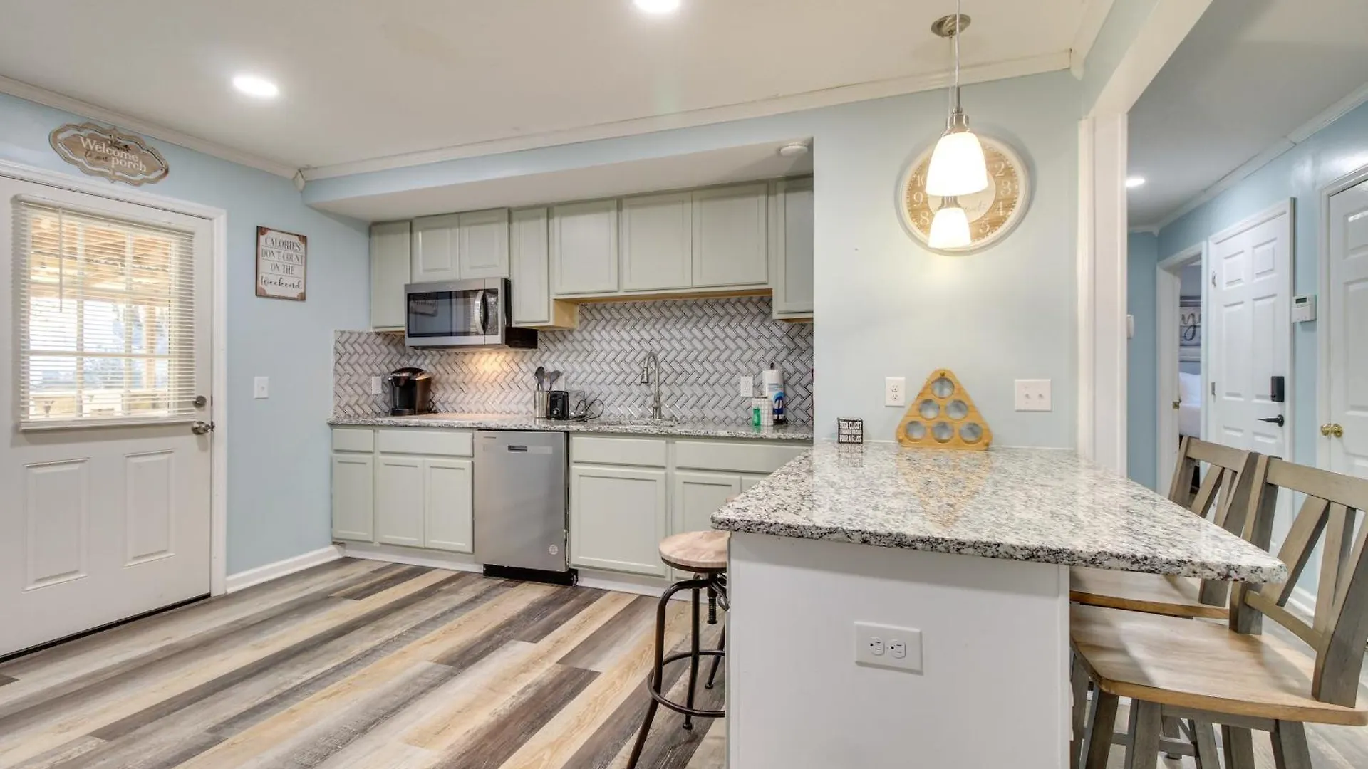 Inviting Vacation With Game Room! Apartment