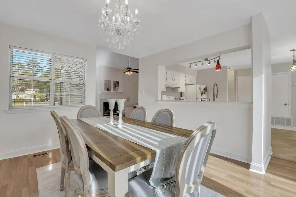 The Dream House: 3 Bed 3 Bath Apartment *