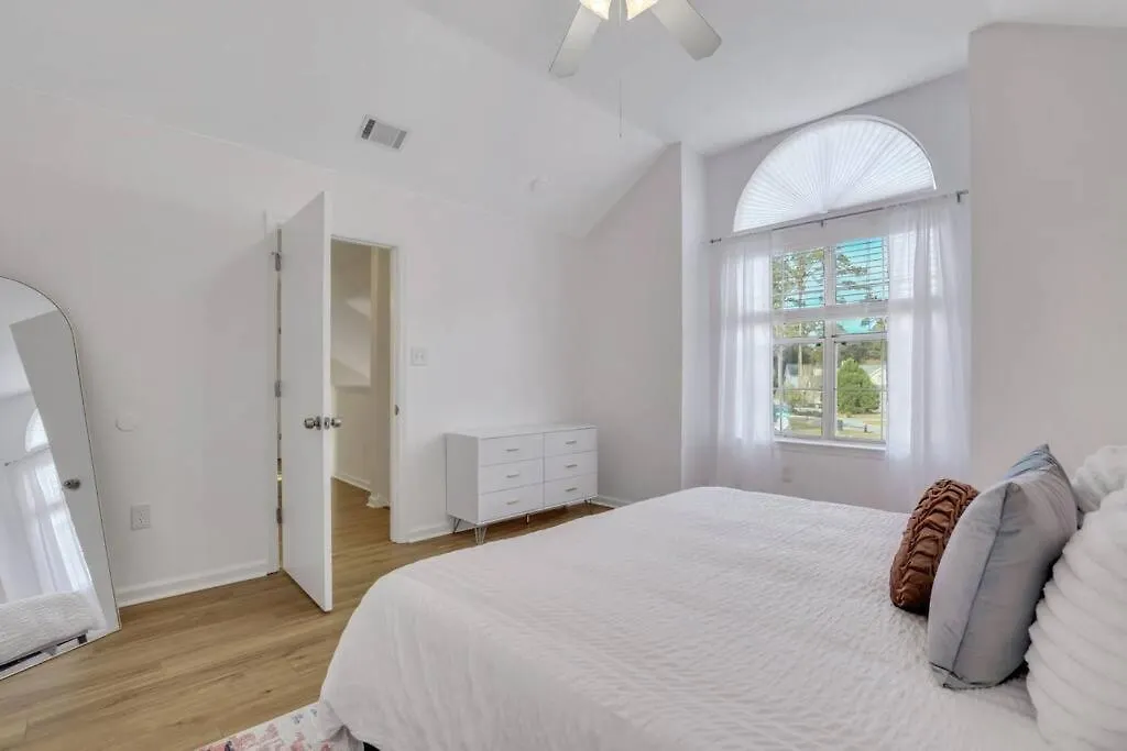 The Dream House: 3 Bed 3 Bath Apartment Savannah